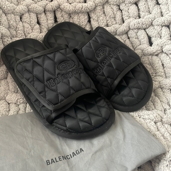 Balenciaga Quilted Slippers - Picture 2 of 8